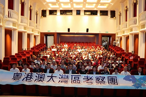 ▲ 考察團在廣州粵劇藝術博物館劇院留影。